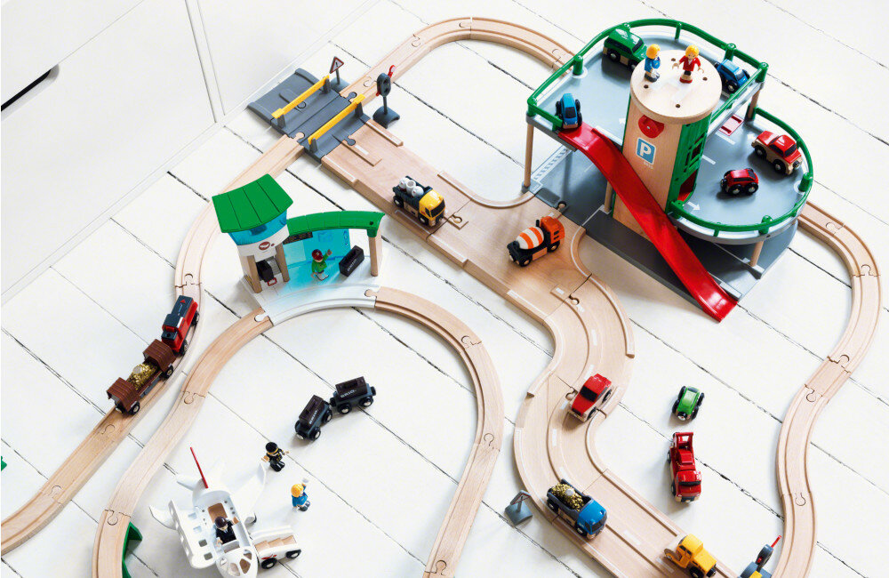 ZABAWKA BRIO TRAINS & VEHICLES PARKING 63320400 parking trzy poziomy