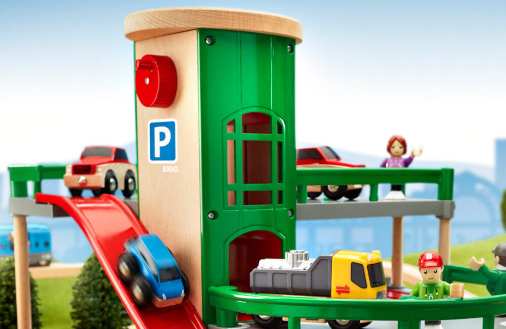 ZABAWKA BRIO TRAINS & VEHICLES PARKING 63320400 trzy poziomy winda rampa tankowanie