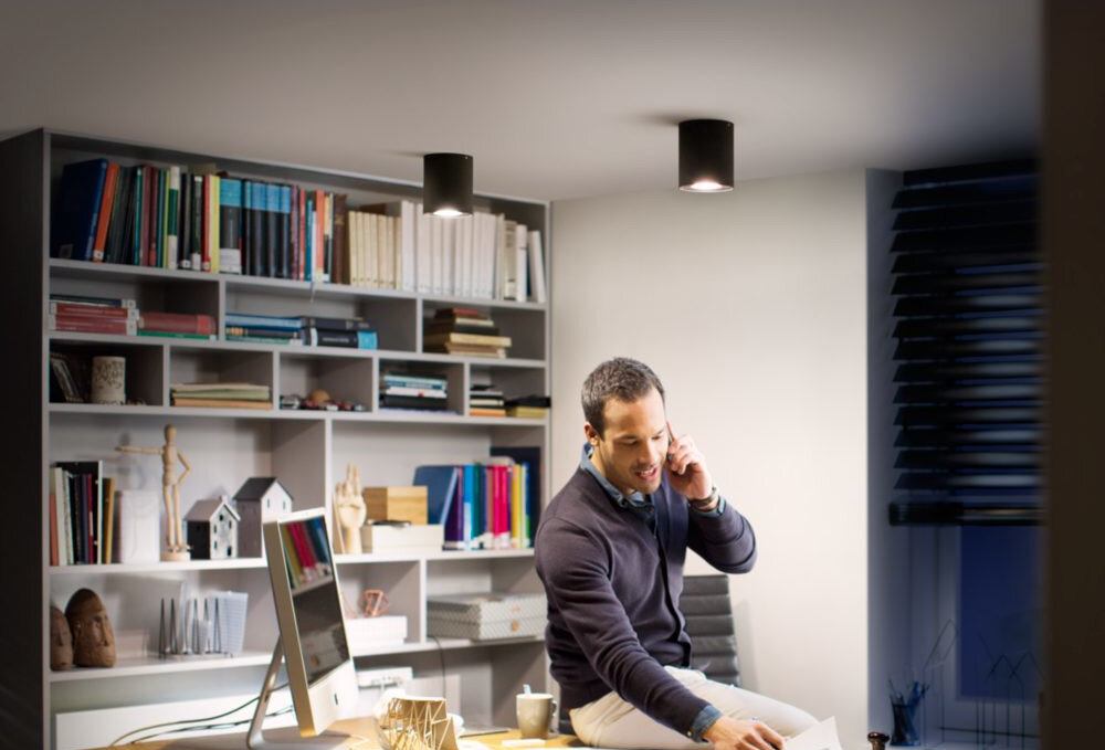 Reflektor PHILIPS HUE Pillar 929003046901 wyglad