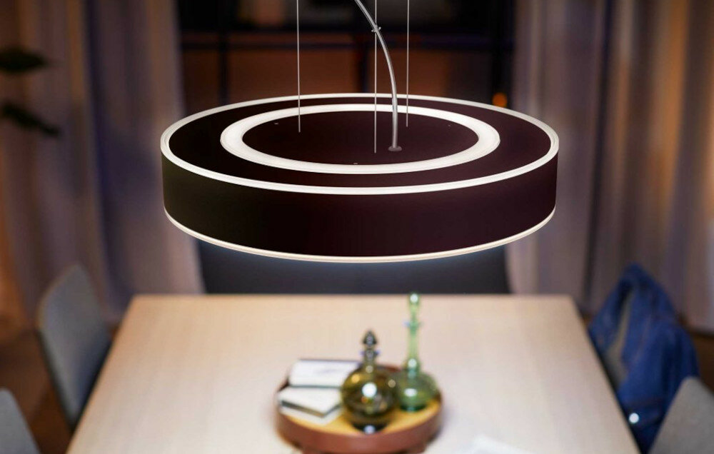 Lampa sufitowa PHILIPS HUE White Ambiance Enrave Czarny wyglad aplikacja