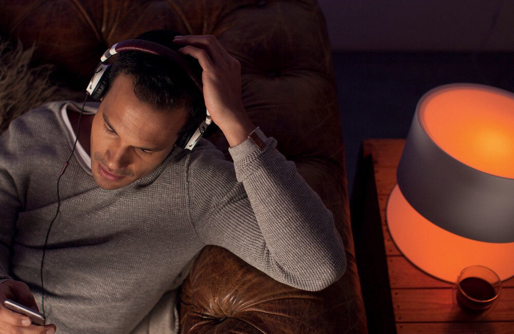 Lampa podlogowa PHILIPS HUE Signe Gradient Bialy synchronizacja muzyka film