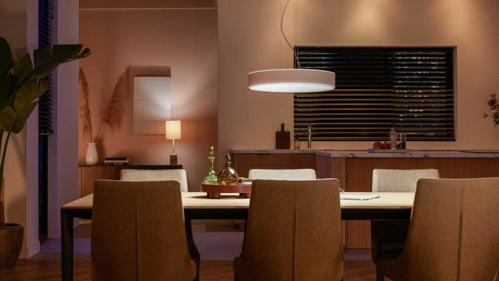 Lampa sufitowa PHILIPS HUE White Ambiance Enrave Czarny wyglad aplikacja