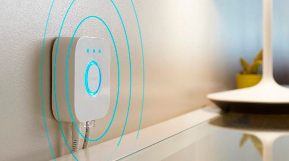 Zestaw startowy PHILIPS HUE 929002469201 10W E27 (2 szt.) + mostek Bridge mostek PHILIPS HUE steruje działaniem całego systemu płynna współpraca synchronizacja światła z domowymi multimediami harmonogramy automatyzacja włączania się i wyłączania światła współdziałanie z systemami Smart Home