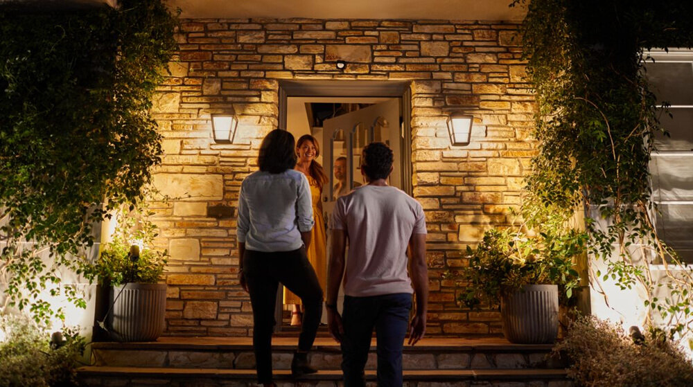 Zestaw startowy PHILIPS HUE 929002469201 10W E27 (2 szt.) + mostek Bridge wykryje obecność łatwa automatyzacja oświetlenia