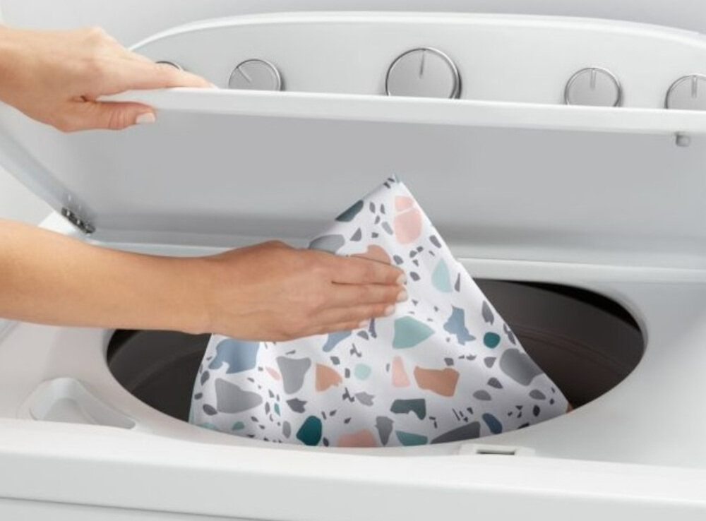 Łóżeczko FISHER PRICE Spokojne Sny GVG95 kolorowe prześcieradło można prać w pralce według instrukcji obsługi lub zaleceń producenta na stronie producenta