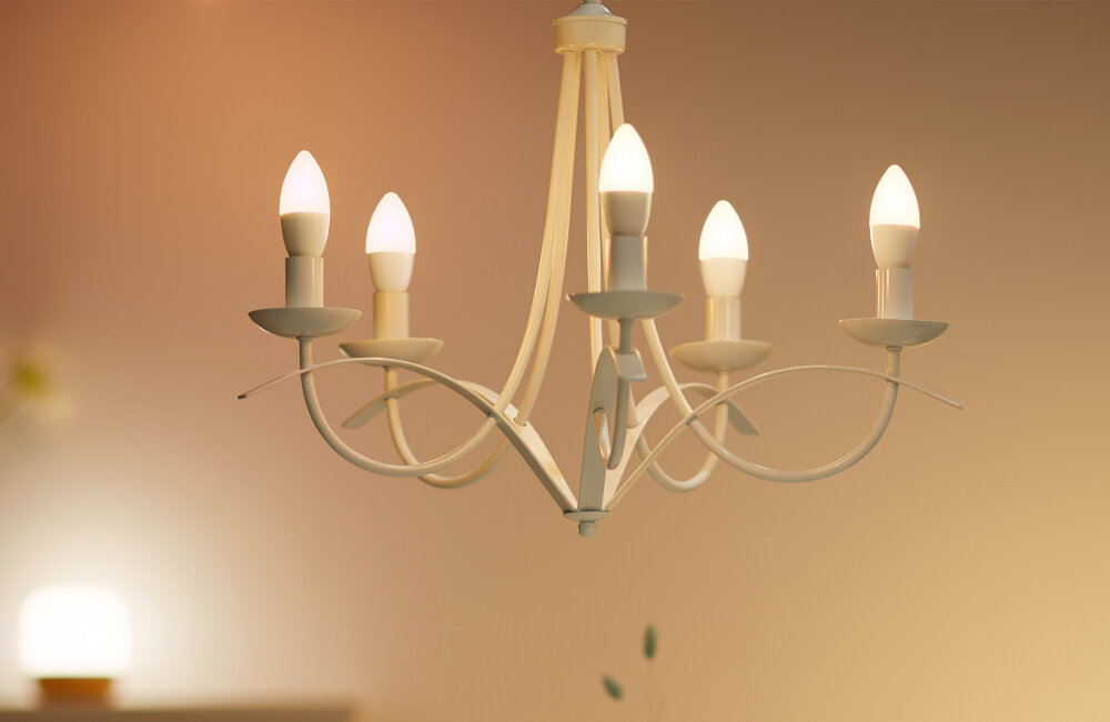 Inteligentna żarówka LED WIZ 929002448802 4.9W E14 WiFi nastrojowe światło jasne i wyraziste ciepłe przytłumione funkcja całodobowego harmonogramu