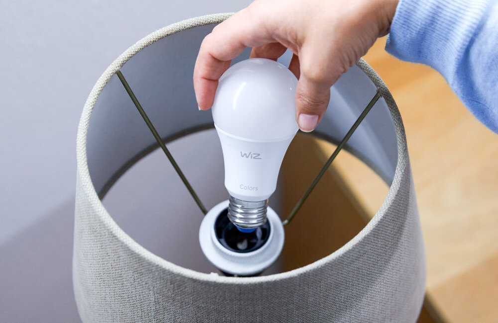 Inteligentna żarówka LED WIZ 929002451002 11W E27 WiFi kompatybilność łączność działanie sterowanie