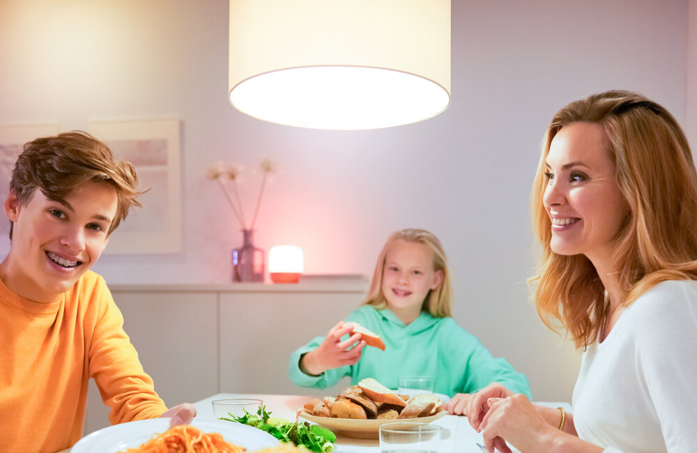 Inteligentna żarówka LED WIZ 929002451002 11W E27 WiFi nastrojowe światło jasne i wyraziste ciepłe przytłumione funkcja całodobowego harmonogramu