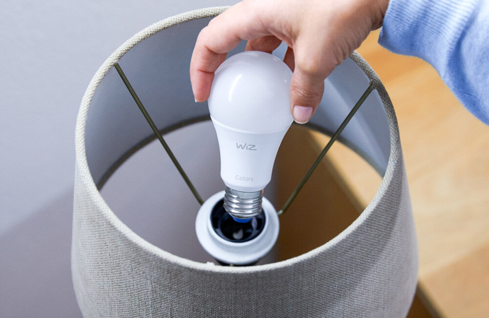 Inteligentna żarówka LED WIZ 929003008901 7W E27 WiFi oświetlenie uniwersalność montaż