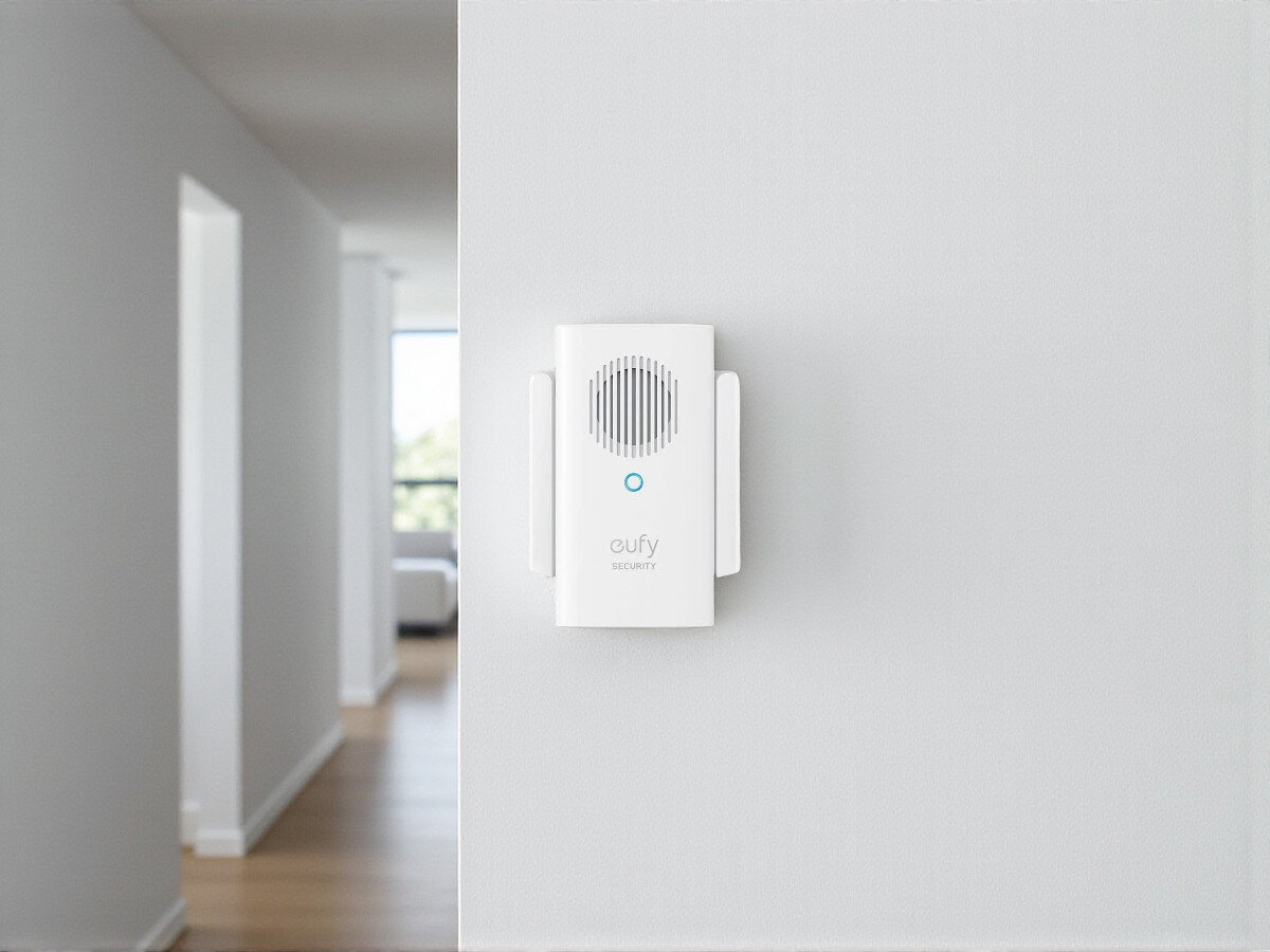 Wideodomofon EUFY Doorbell Slim ‎Bezprzewodowy Wi-Fi, AI, rozpoznawanie, nagrania, karta, pogoda, Samodzielny odbiornik Eufy Chime na ścianie w domu, szczegóły montażu i wyglądu akcesorium.