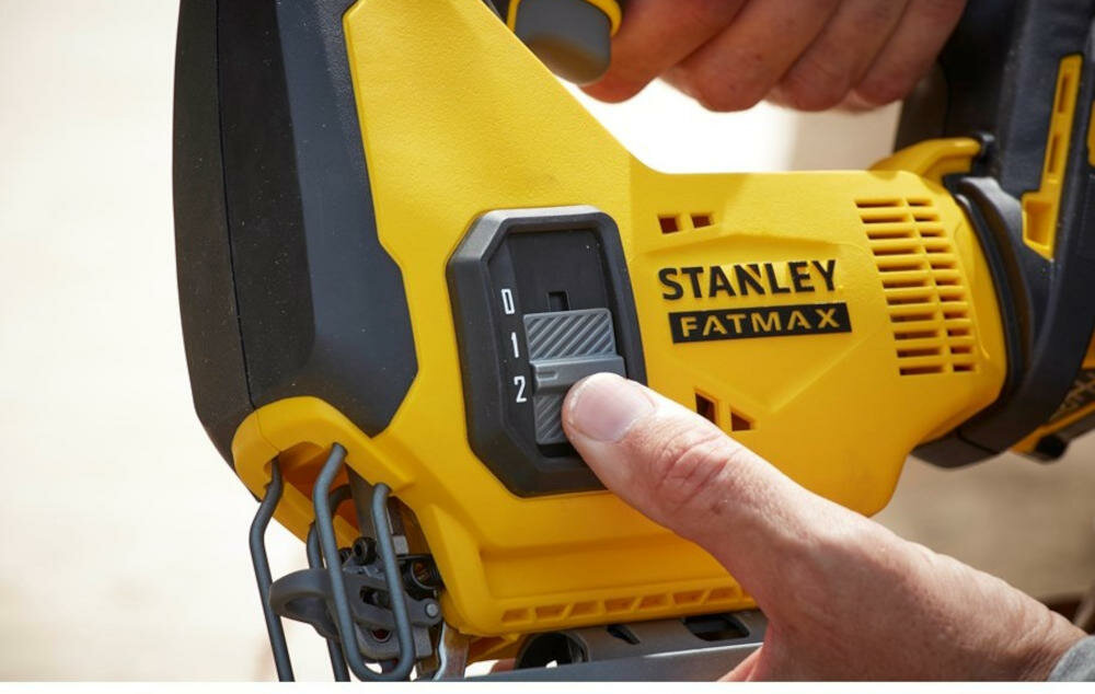 STANLEY FatMax SFMCS600B czytelny wskaźnik naładowanie akumulator