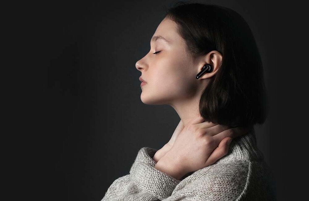 SŁUCHAWKI QCY HT03 bezpieczeństwo tryb transparentny