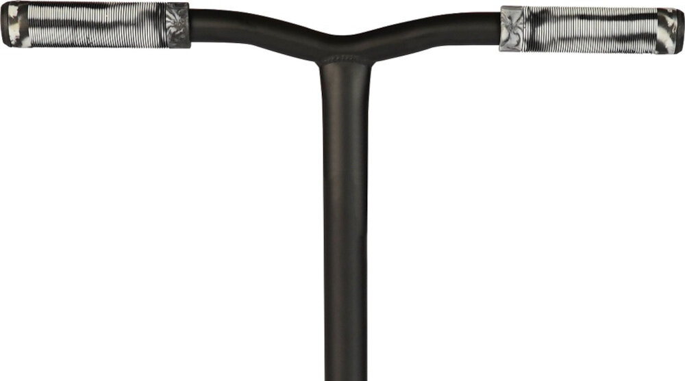 Hulajnoga wyczynowa MADD GEAR Kick Pro Czarno-srebrny oryginalny dopracowany design wzmoncniona jednoczęściowa kierownica ze stali chromowanej T-Bar jakość trwałość wysokość od podłoża do górnej krawędzi około 78 cm bezrdzeniowy niegwintowany widelec IHC wyższa wytrzymałość uchwyty typu Squid Grips taśma Griptape z pełnym nadrukiem MGP