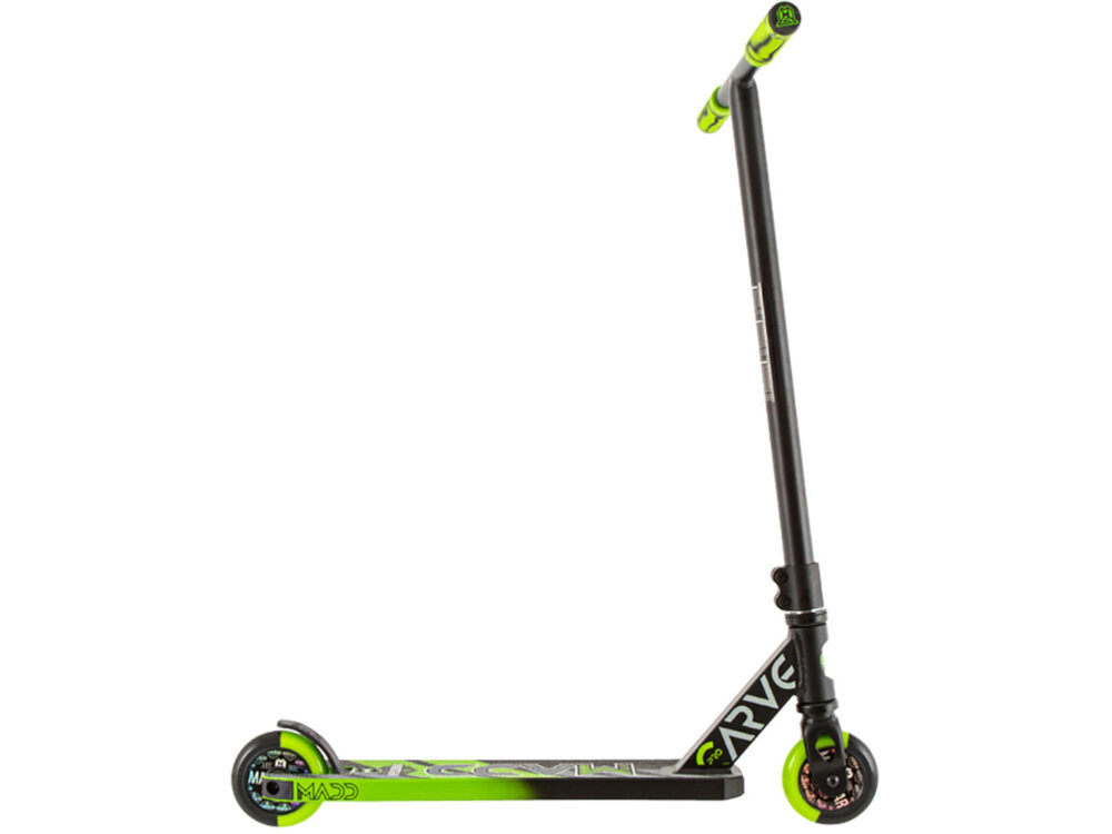 Hulajnoga wyczynowa MADD GEAR Carve Pro-X Czarno-zielony koła PU w rozmiarze 100 mm felgi z tworzywa wysokiej klasy chromowane łożyska ABEC 7 płynność ruchu osiąganie dużych prędkości do ekstremalnej jazdy po skateparku twardość 88A