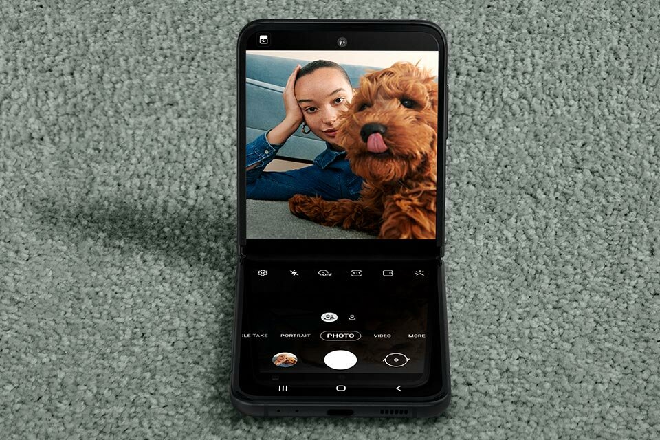 Nagrywanie vlogów, tik-toków i stories jest jeszcze prostsze. Nie potrzebujesz statywu! Sprawdź sam w sklepie Media Expert.