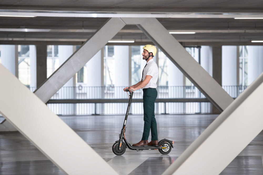 Hulajnoga elektryczna SEGWAY F30E Czarny podwójny system hamowania przedni hamulec elektryczny tylny hamulec tarczowy