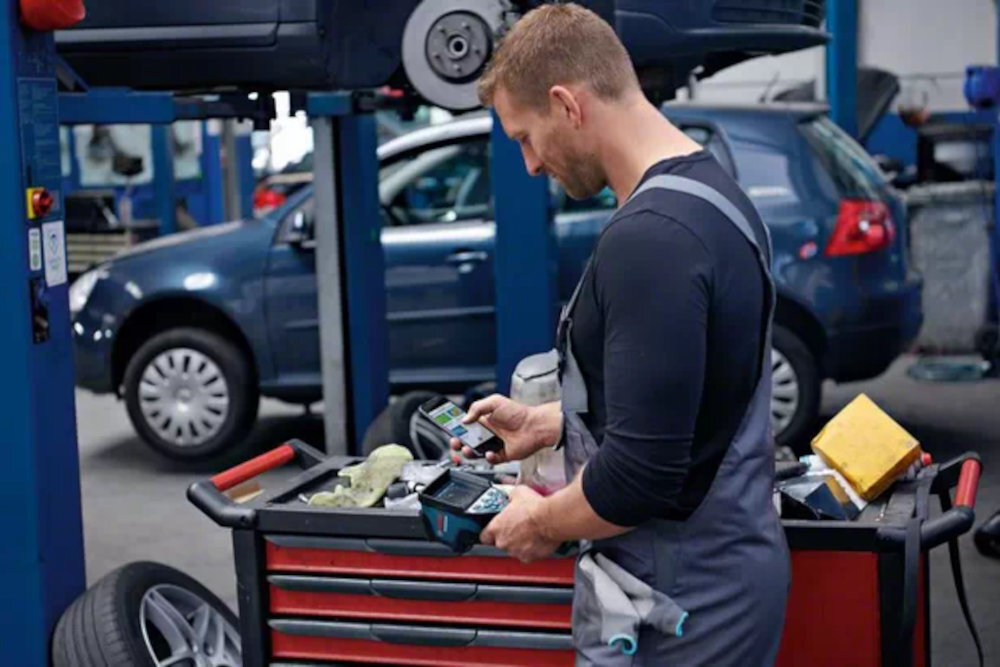 Kamera termowizyjna BOSCH Professional GTC 600 C praca ekran pomiar zakres aplikacja
