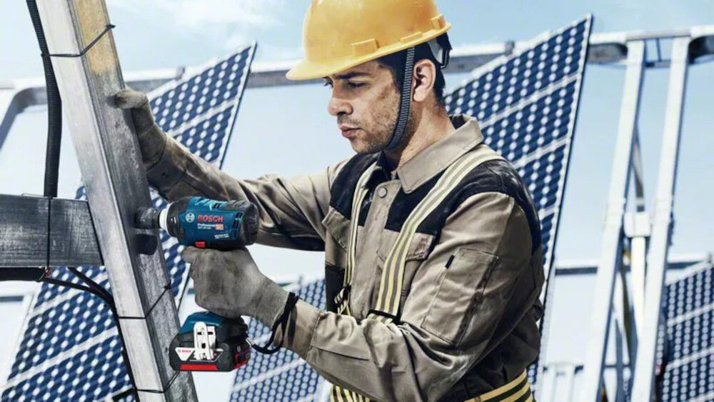 Klucz udarowy BOSCH GDS 18V-400 regulacja prędkości obrotowej na spuście obroty prawo/lewo