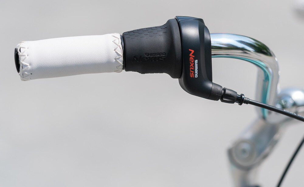 Rower miejski INDIANA Moena A7B 28 cali damski Lazurowy przerzutki na tył marki SHIMANO Nexus 7 7 biegów manetka SHIMANO Revoshift