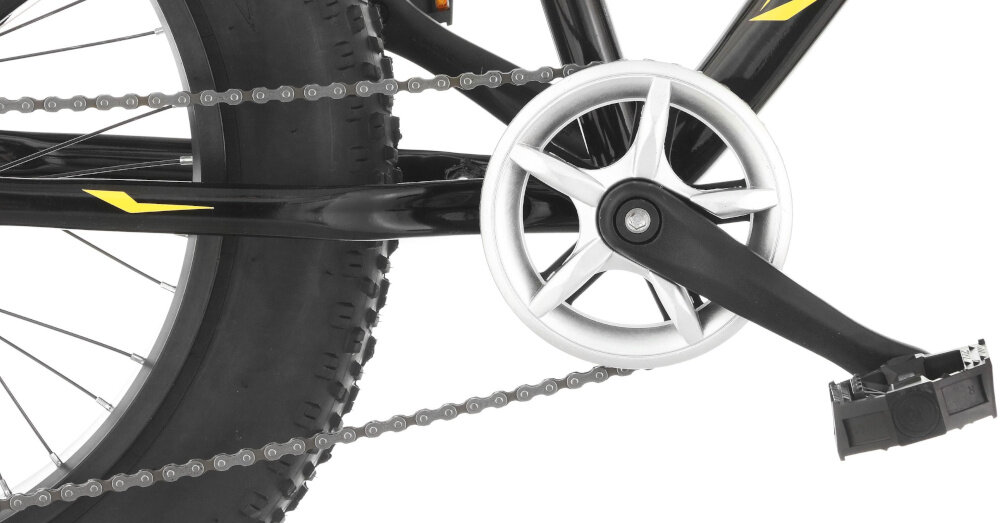 Rower dziecięcy INDIANA Fatbike 20 cali dla chłopca Czarno-żółty zbliżenie na korbę i wolnobieg lekka wydajna konstrukcja korby marki SIXTY typu 36Tx152 ED solidny i wytrzyma obciążenie nawet w trudnych warunkach
