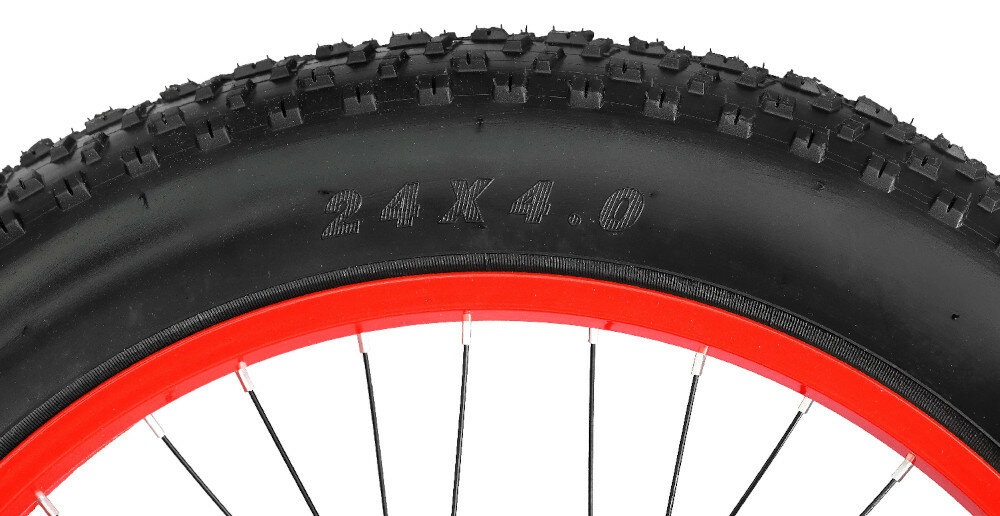 Rower młodzieżowy INDIANA Fatbike 2.4 24 cale dla chłopca Czarno-niebieski koła duże 24-calowe osadzone na aluminiowych piastach grube opony marki KENDA wytrzymałe na uszkodzenia doskonale tłumią drgania