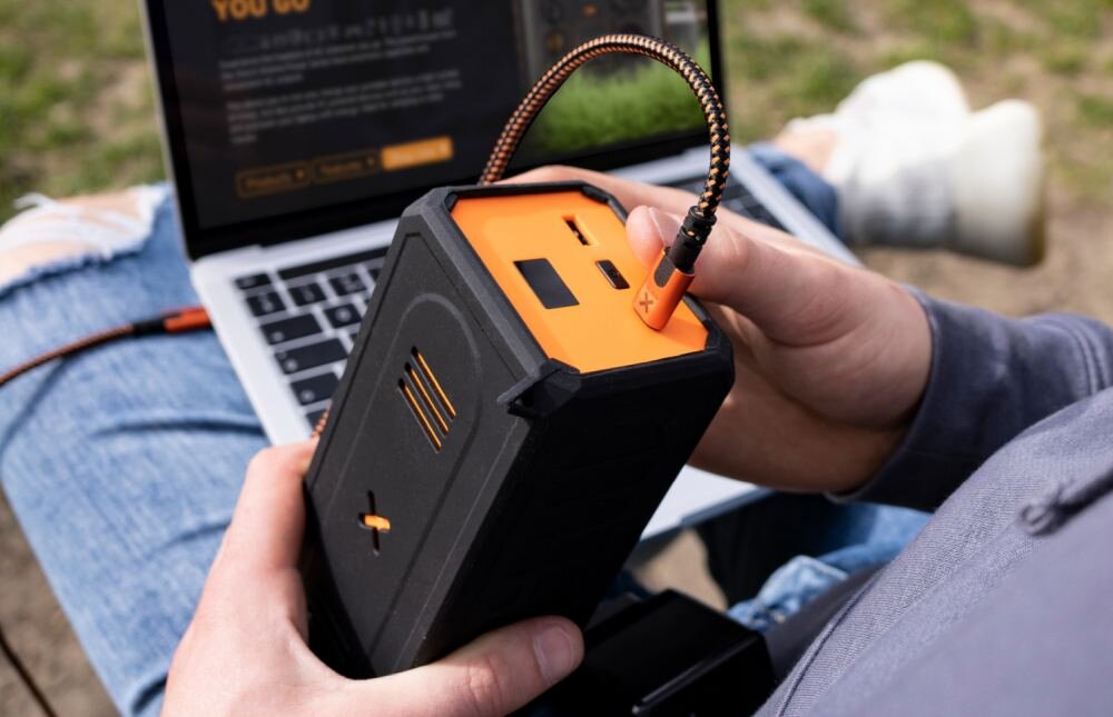 Powerbank XTORM Socket 70 19200 mAh Czarny niezbędnik podróż wyświetlacz LCD ochrona przed brudem i kurzem