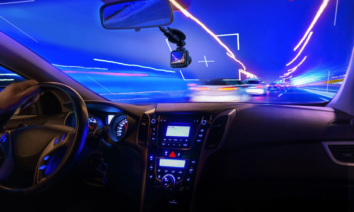 Wideorejestrator XBLITZ Go Ride automatyczne rozjasnianie obrazu
