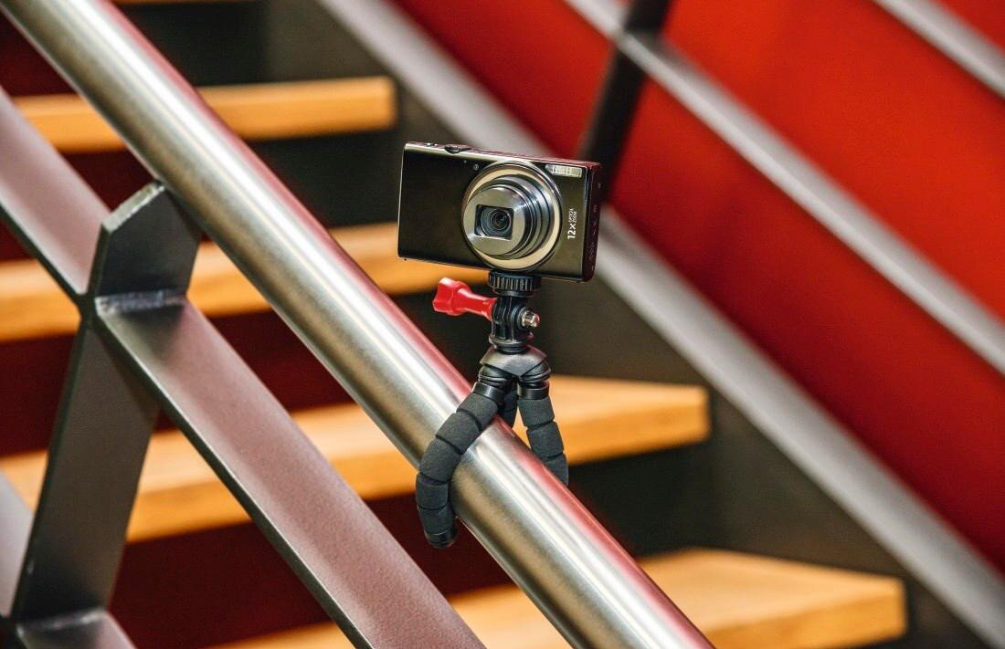 Lekkość i kompaktowość statywu Hama Flex 2w1
