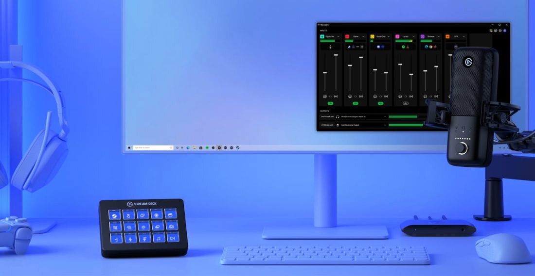 Stanowisko komputerowe z monitorem, mikrofonem i słuchawkami wykorzystuje panel Elgato Stream Deck do sterowania dźwiękiem i aplikacjami - Odłączany kabel USB-C  