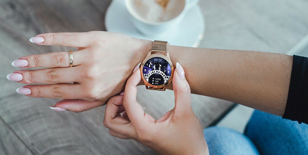 Smartwatch MAXCOM FW42 ekran bateria sport zdrowie monitoring puls pasek