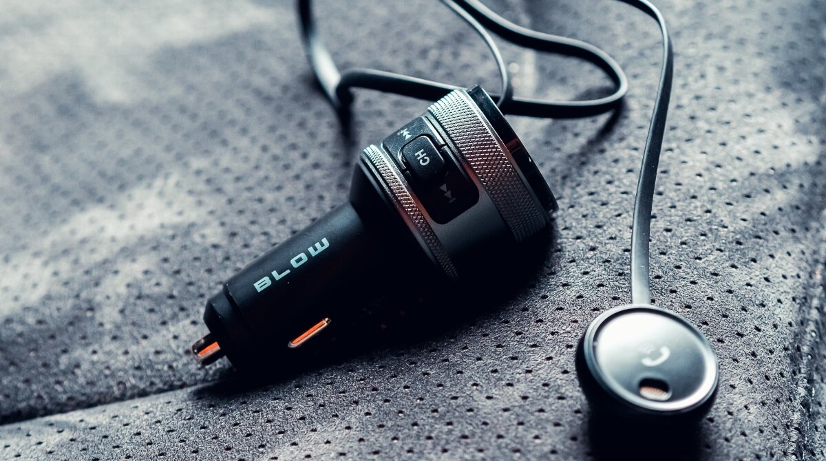 Transmiter BLOW 74-152 gadżet do samochodu Bluetooth nowoczesne technologie Szybkie ładowanie