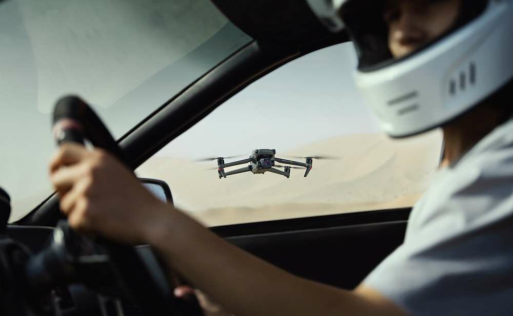 Dron DJI Mavic 3 lot sterowanie kamera rozdzielczość nagrywanie ładowanie akumulator pojemność zestaw opis cechy zalety śmigła obiektyw