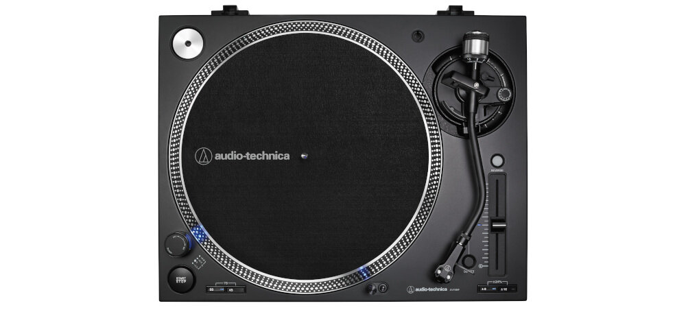 Програвач AUDIO-TECHNICA AT-LP140XP - тонарм для точних рухів, програвач на білому фоні