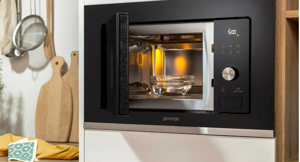 Kuchenka mikrofalowa GORENJE BM201AG1BG AquaClean woda para