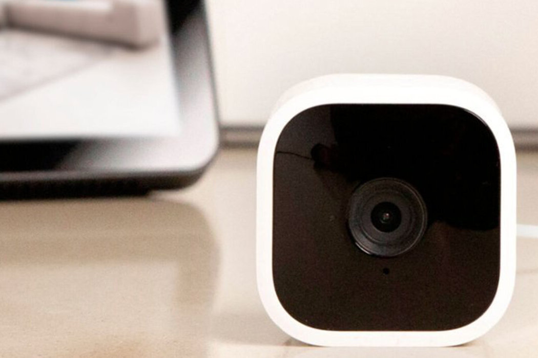 Kamera BLINK Mini Compact bezpieczeństwo pomoc aktywacja konfigiracja wyposażenie