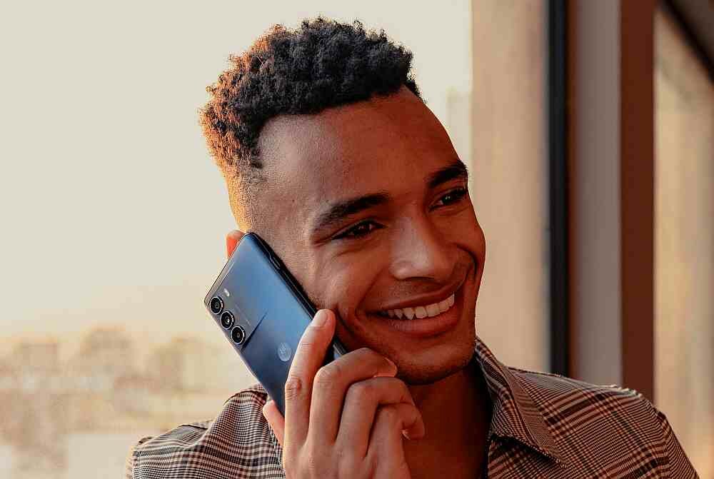 Smartfon MOTOROLA Moto G200 ekran bateria procesor pamięć aparat pojemność rozdzielczość