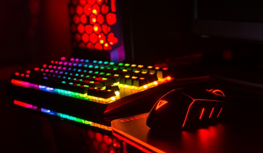 Klawiatura MODECOM Volcano Lanparty RGB Biały - wyglad