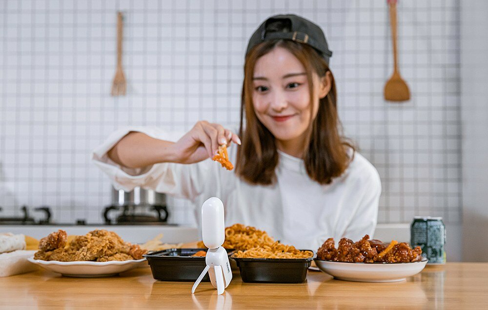 Kamera sportowa INSTA360 Go 2 obraz filmy matryca rozdzielczość  stabilizacja ładowanie bateria ładowanie montaż zdjęcia