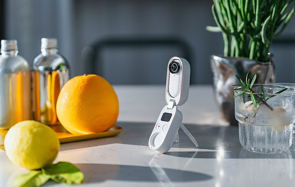 Kamera sportowa INSTA360 Go 2 obraz filmy matryca rozdzielczość  stabilizacja ładowanie bateria ładowanie montaż zdjęcia