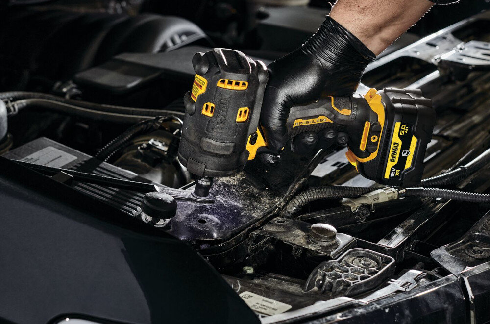 Klucz udarowy DEWALT DCF901P1G mechanizm udarowy częstotliwość udaru do 3250 ud/min wysoki moment obrotowy do 340 Nm