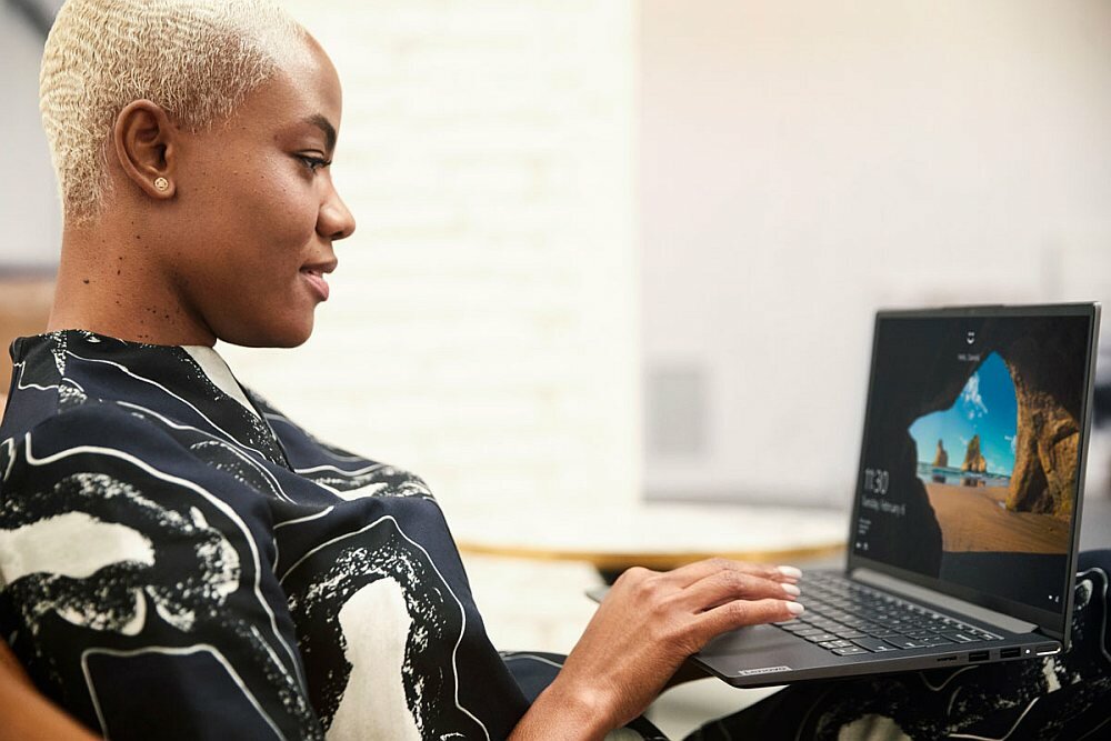 Laptop Yoga Slim 7 ekran procesor klawiatura wydajność pamięć pojemność rozdzielczość bateria ram granie praca opis cechy funkcje dane głośniki