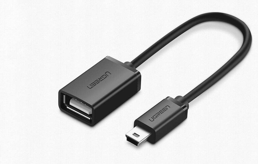 Czarny adapter OTG z logo \'UGREEN\', posiadający złącze USB i mini USB, połączone krótkim kablem.
