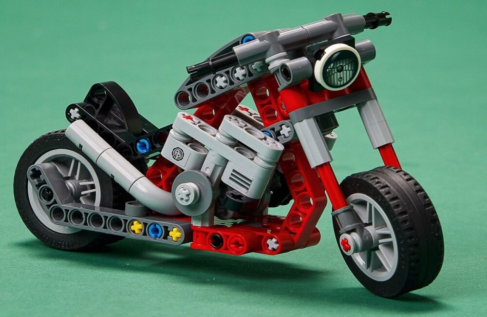 LEGO Technic Motocykl 42132 Dynamiczna zabawa Dla fanów budowania składa się ze 163 elementów dla dzieci od 7 roku życia