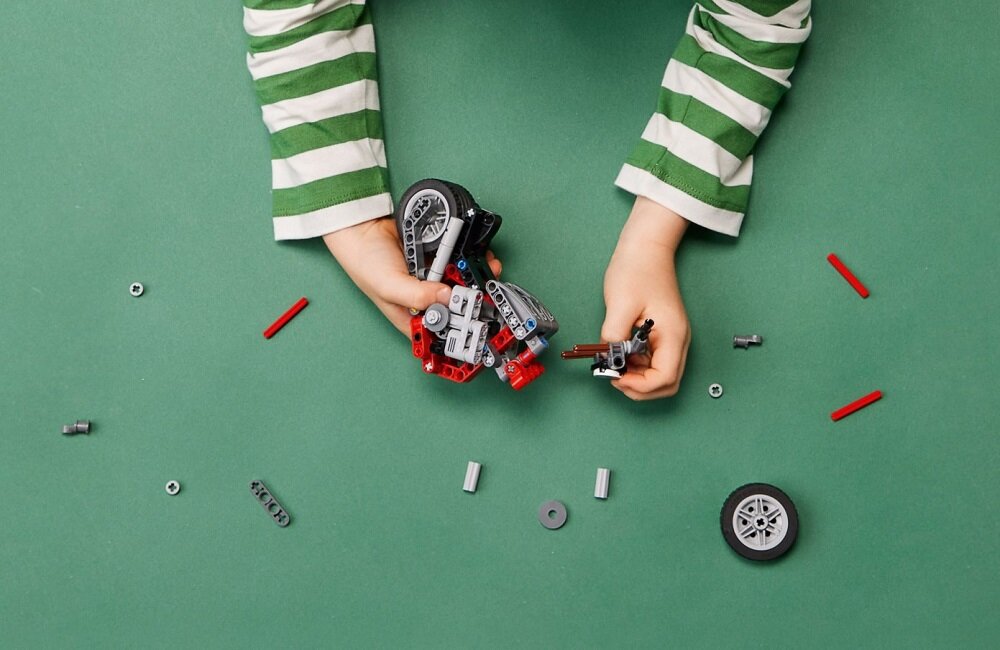 LEGO Technic Motocykl 42132 Pomoc w rozwoju życiowych umiejętności