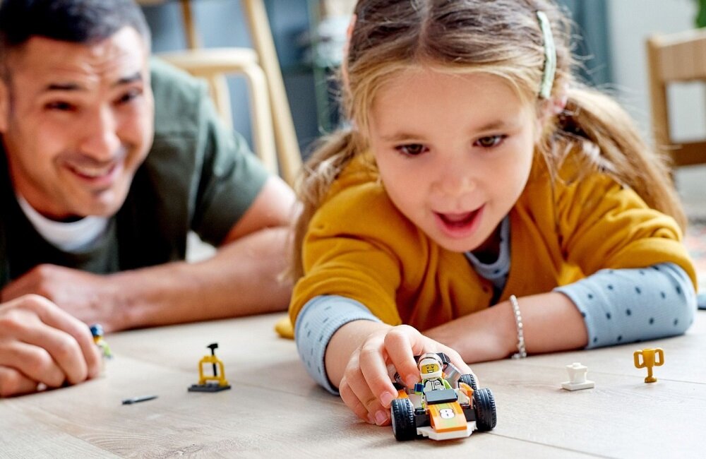 LEGO City Samochód wyścigowy 60322 Świat pełen zabawy