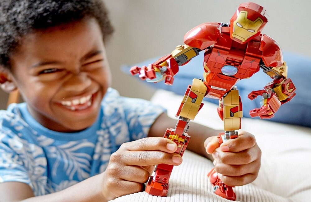 LEGO Marvel Figurka Iron Mana 76206 Gratka dla fanów Marvela Superbohater czeka na zabawę z Tobą
