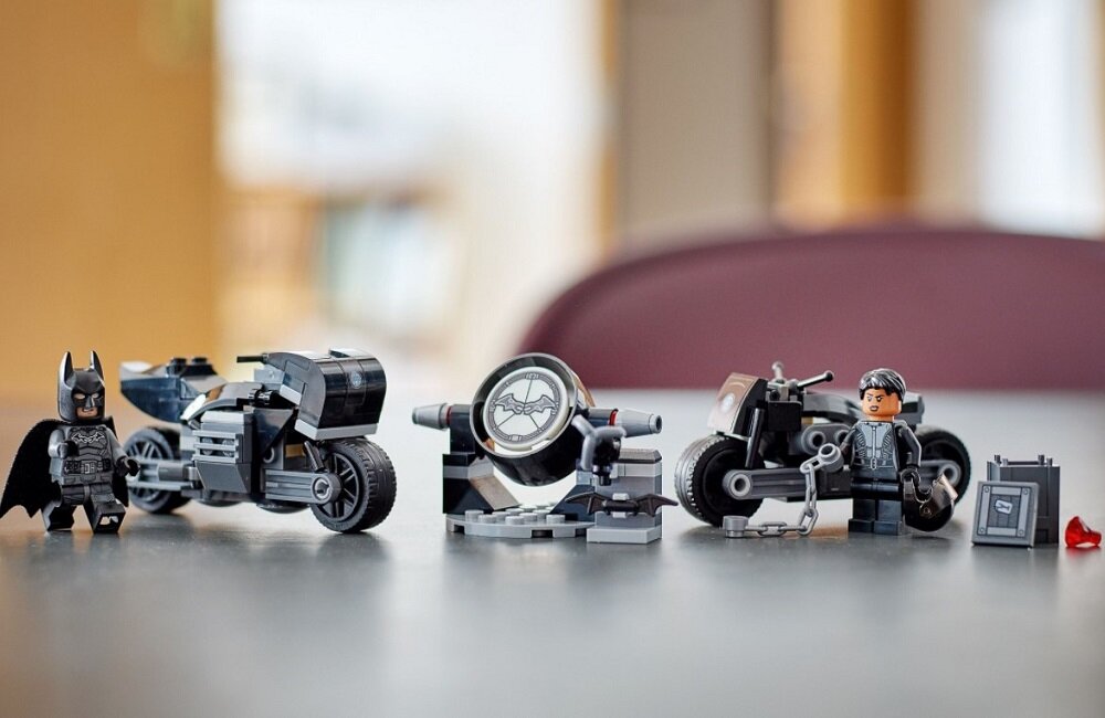 LEGO Batman Motocyklowy pościg Batmana i Seliny Kyle 76179 Wciągająca zabawa emocjonująca zabawa wymiary 149 elementów dla dzieci powyżej 6 roku życia
