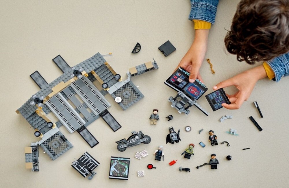 LEGO Batman Jaskinia Batmana pojedynek z Człowiekiem zagadką 76183 Super rozgrywki