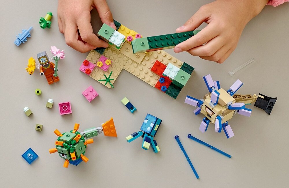 LEGO Minecraft Walka ze strażnikami 21180 Realistyczna akcja