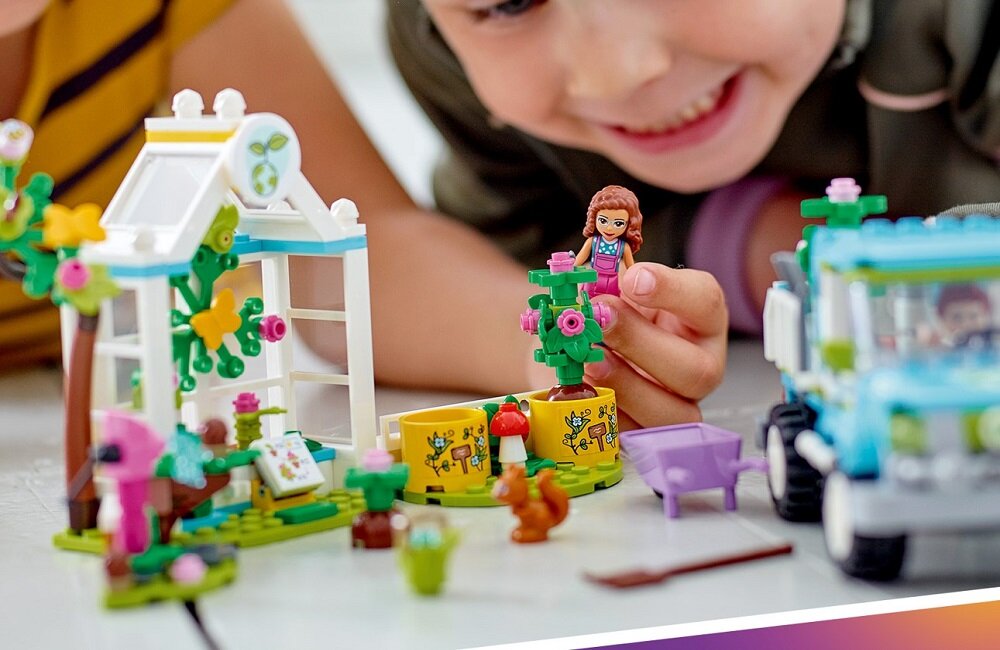 LEGO Friends Furgonetka do sadzenia drzew 41707 Rozwija pasje dzieci